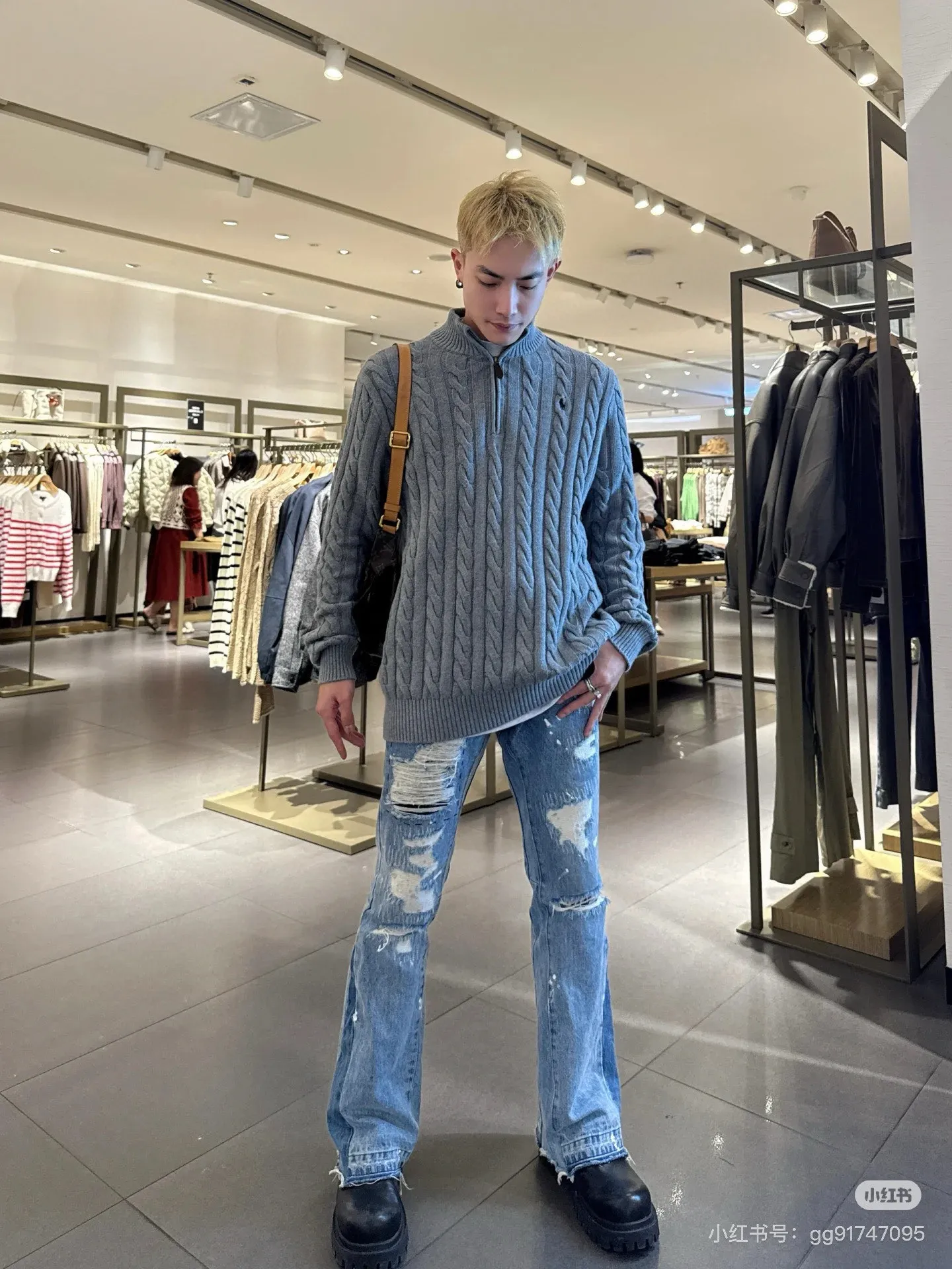 #8149 P250💰 GALLERY DEPT. Vintage hole patched and randomly tied loose washed flared jeans - truly restore the ultimate texture of Vintage - original hardware accessories, washed and other elevators, QR code analysis are all purchased from the original factory, high degree of restoration, you are welcome to compare with a certain product ~ - three-dimensional version, loose and comfortable, not picky about the figure, tall and slim, factory Seiko, original quality control, same style for men and women, can be matched with couples, versatile recommendation, must-have jeans for all seasons -Size: 28 30 32 34 36